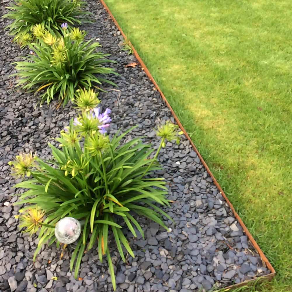 Bordure en acier corten pour parterre de fleurs