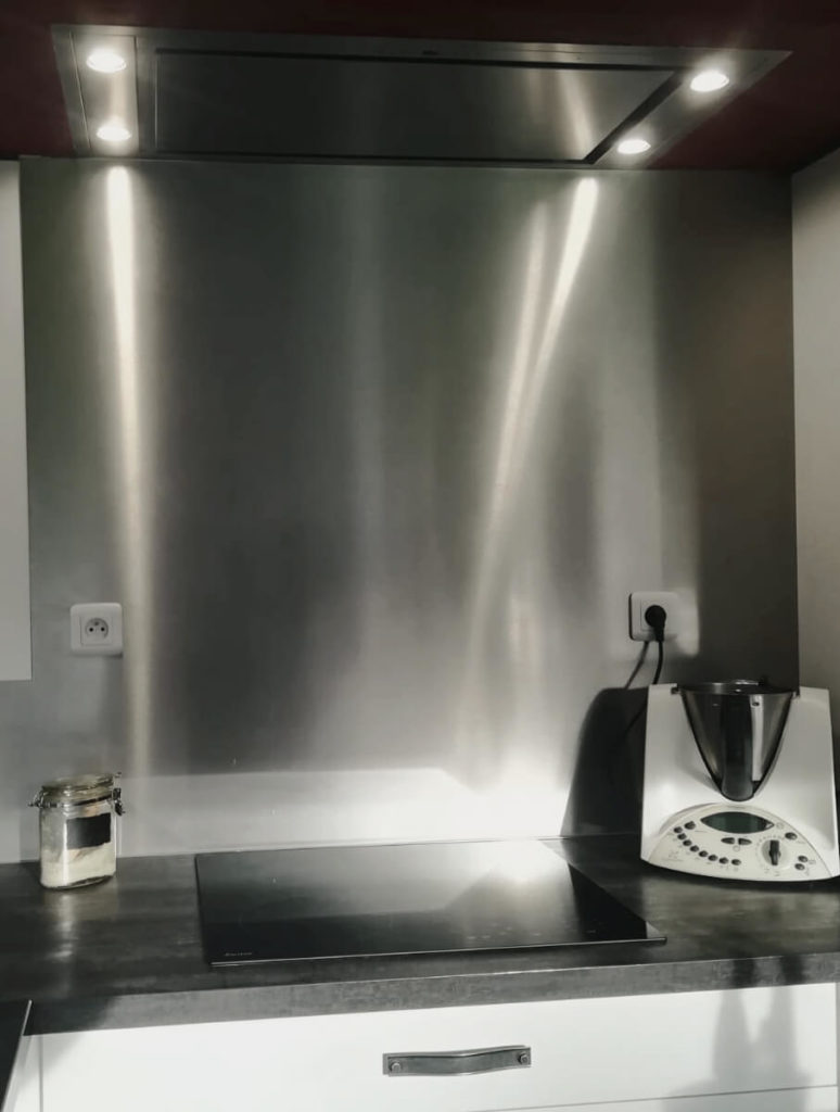 Crédence inox à coller sur mesure - Fond de hotte inox 304L - Cuisine