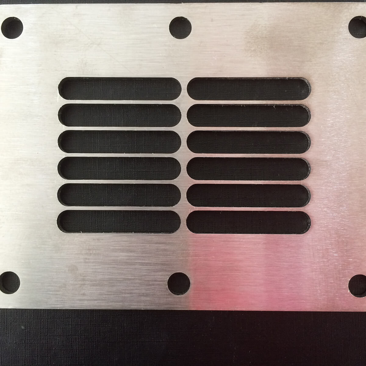 Petite grille de ventilation en inox brossé