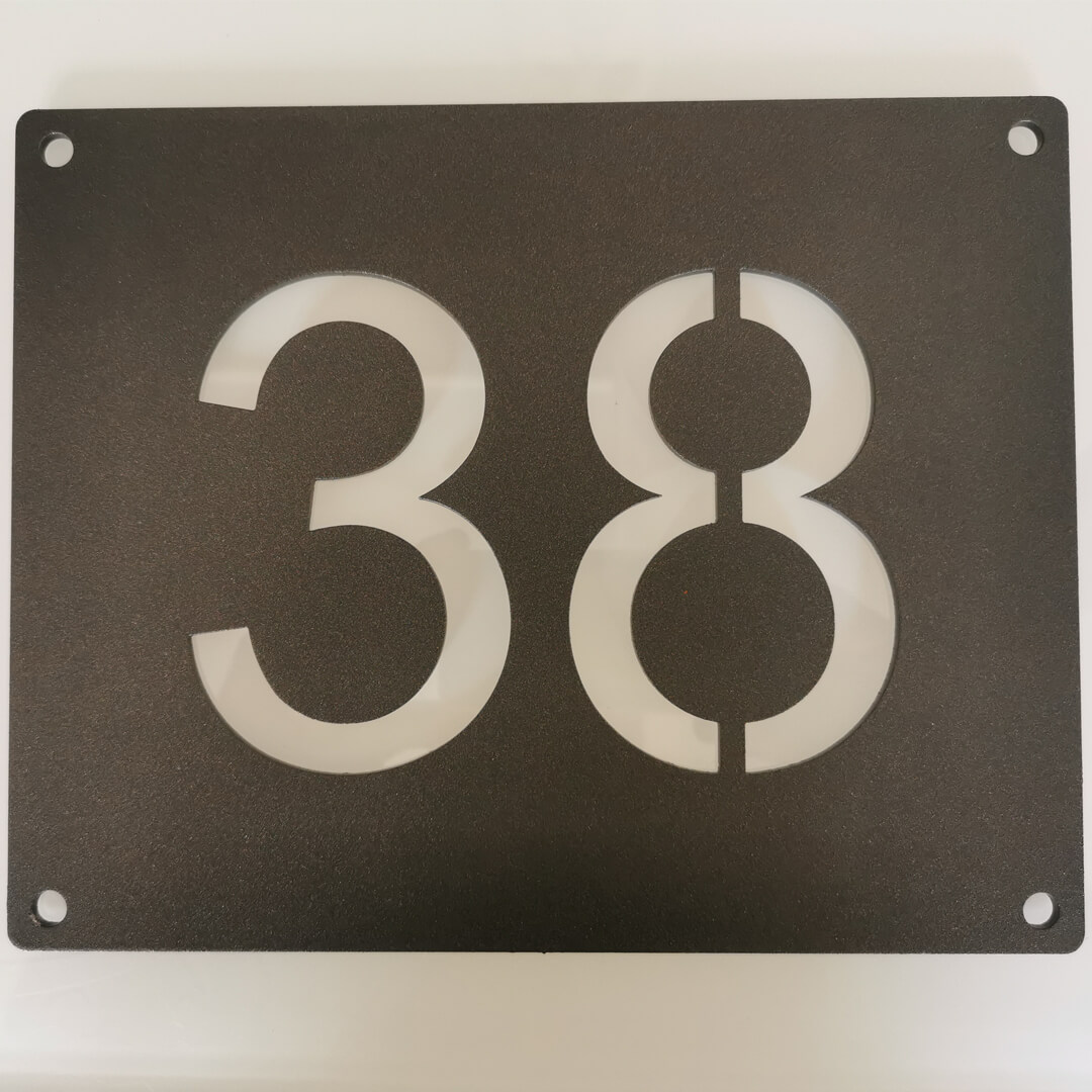 Plaque numéro 38 en acier noir, chiffres ajourés au laser